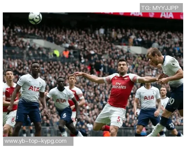 森林老板与贝尼特斯共赏奥林匹亚科斯对阵阿森纳精彩赛事